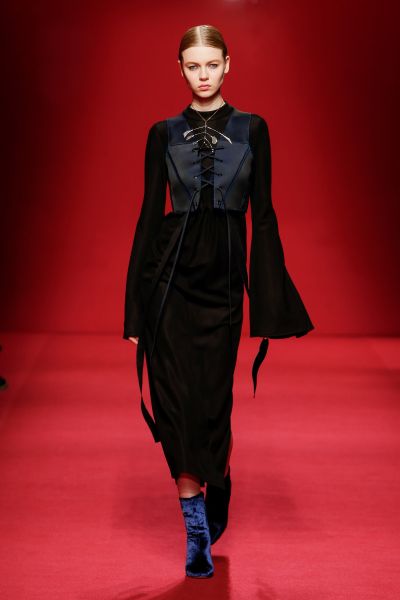 Look at those sleeves, made for dragging