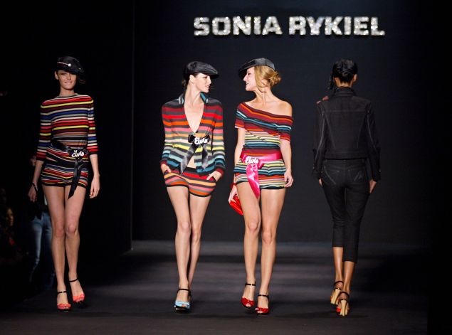 Signature stripes in a 2003 show