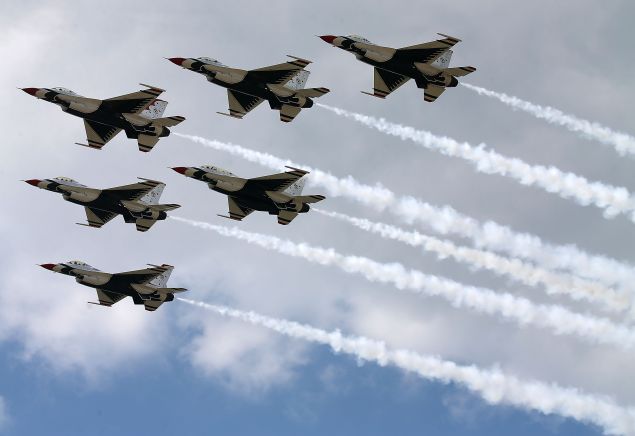 The US Air Force Thunderbirds are seen rehearsing their persision flying routine, September 18, 2015 in Forestville, Maryland. 