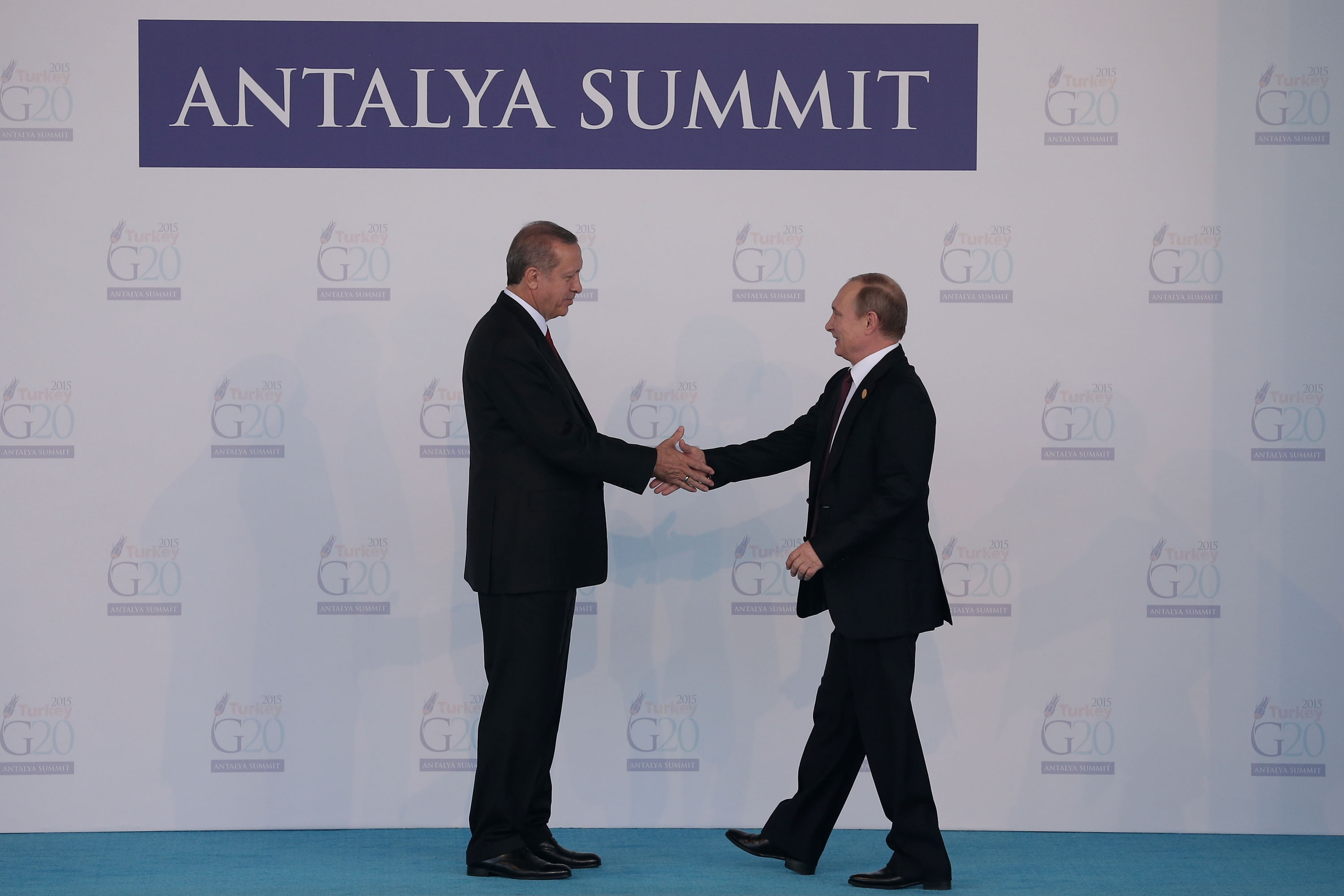 Russian President, Vladimir Putin (R) and greeted by Turkish President Recep Tayyip Erdogan are making up.