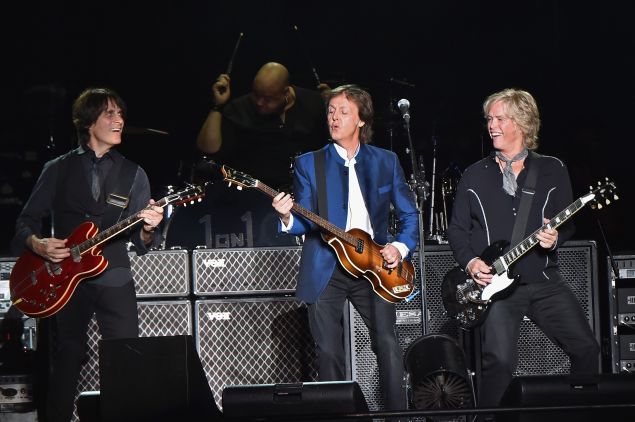 Paul McCartney’s Timeless Songs Erased the Age Gap at Metlife Stadium ...