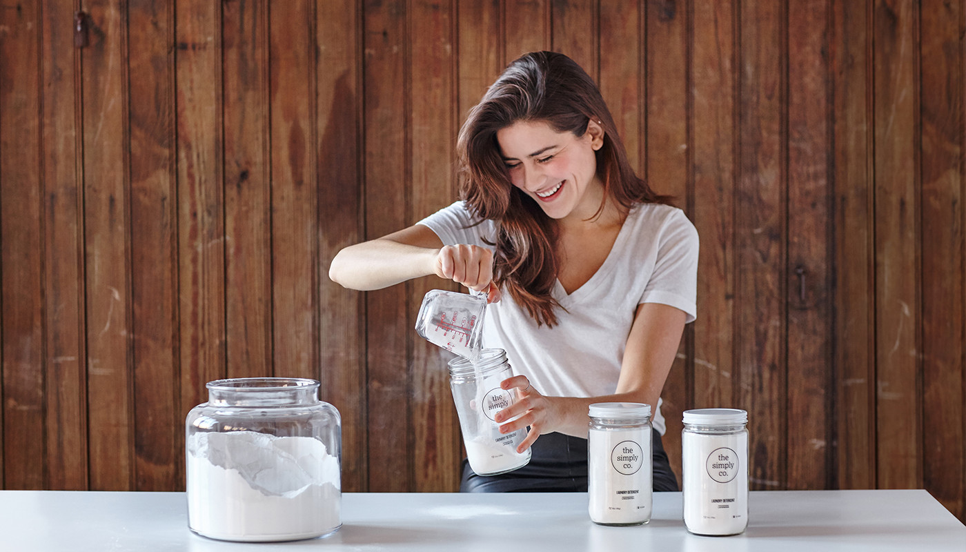 Lauren Singer showing us how to make our own laundry detergent.