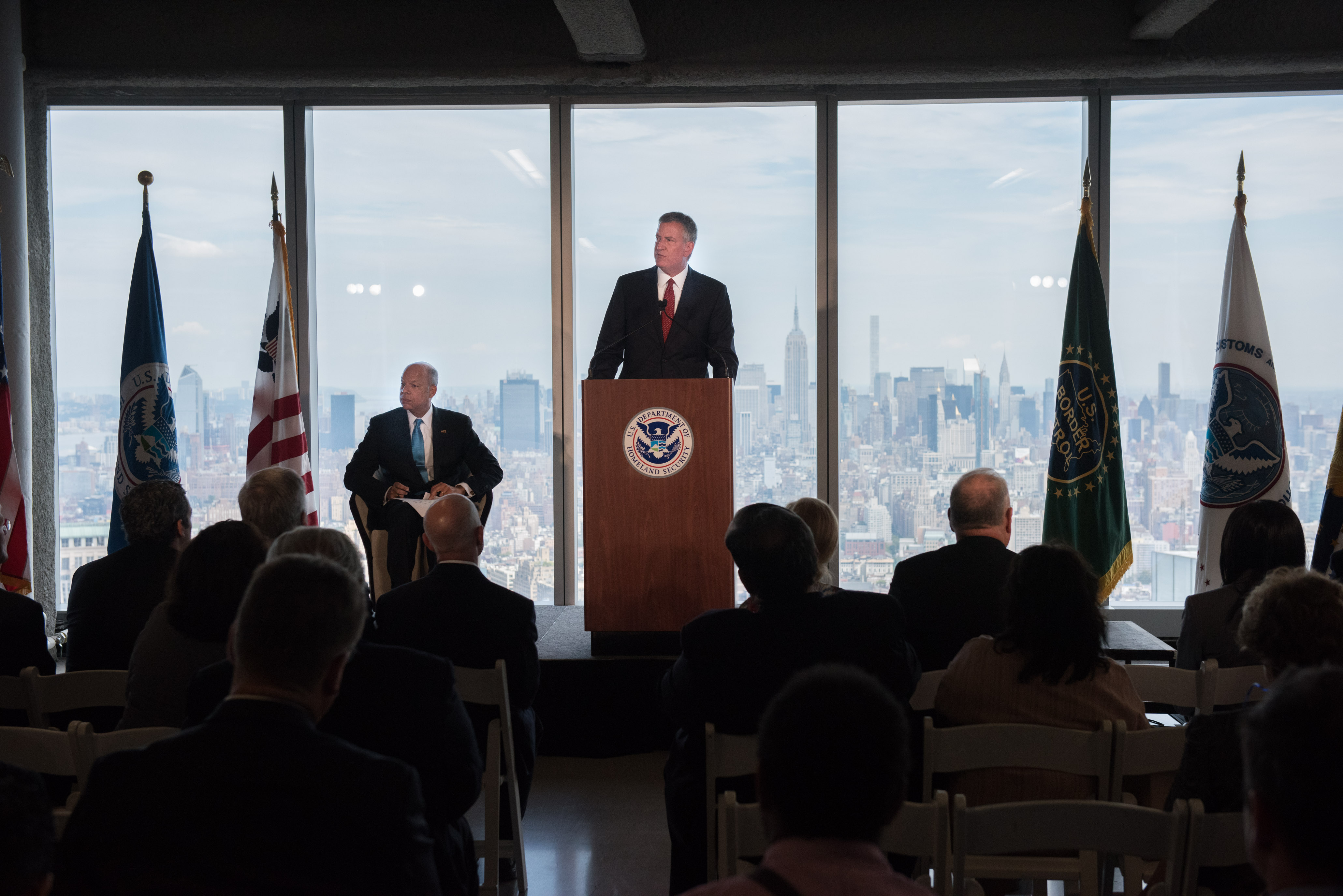 Mayor Bill de Blasio delivers remarks at an event hosted by Secretary of Homeland Security Jeh Johnson commemorating the federal government’s return to One World Trade Center.