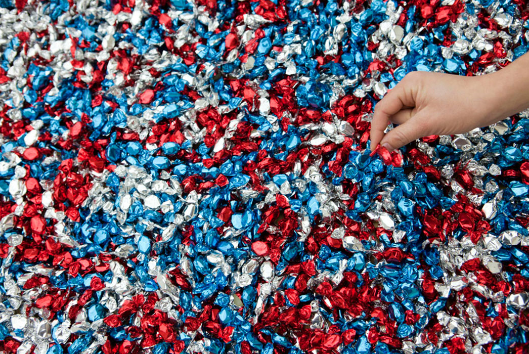 Felix Gonzalez-Torres, Untitled (USA Today), 1990.