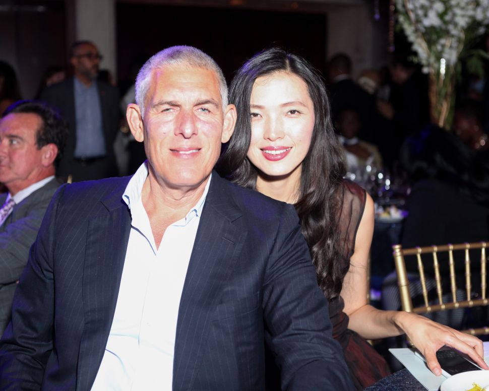 Lyor Cohen, Xin Li