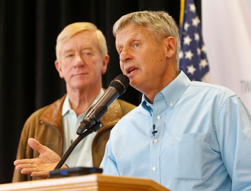 Libertarian presidential candidate Gary Johnson (R) and running mate, Bill Weld (L), talks to a crowd of supporters at a rally on August 6, 2015 in Salt Lake City, Utah. 