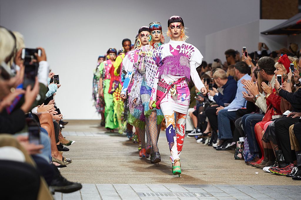 Models present creations by designer Matty Bovan during the Fashion East 2017 Spring / Summer catwalk show during London Fashion Week in London, England on September 17, 2016. / AFP / NIKLAS HALLE'N (Photo credit should read NIKLAS HALLE'N/AFP/Getty Images)