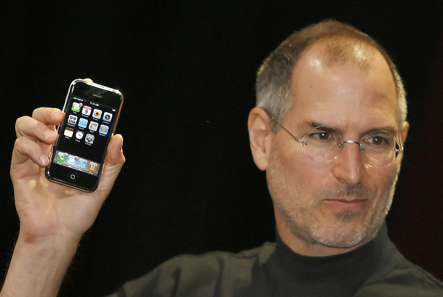 Apple unveils iPhone in 2007