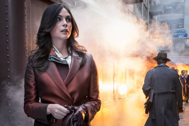 Morena Baccarin as Leslie Thompkins.