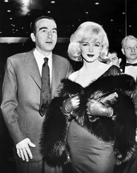 Montgomery Clift and Marilyn Monroe, just hanging out.