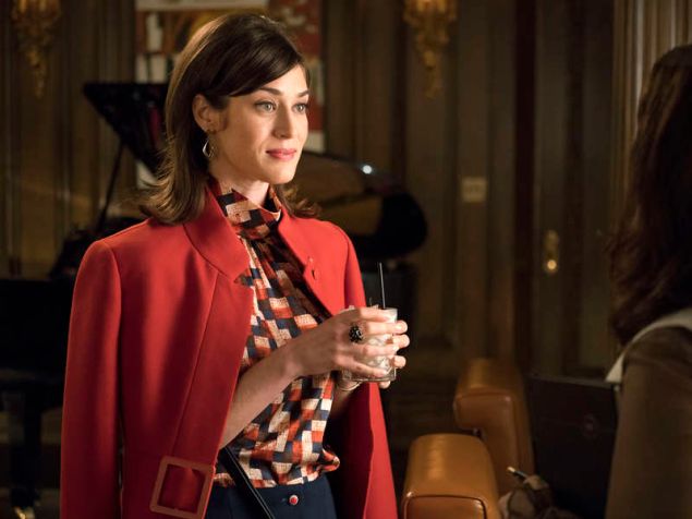 Lizzy Caplan as Virginia Johnson.