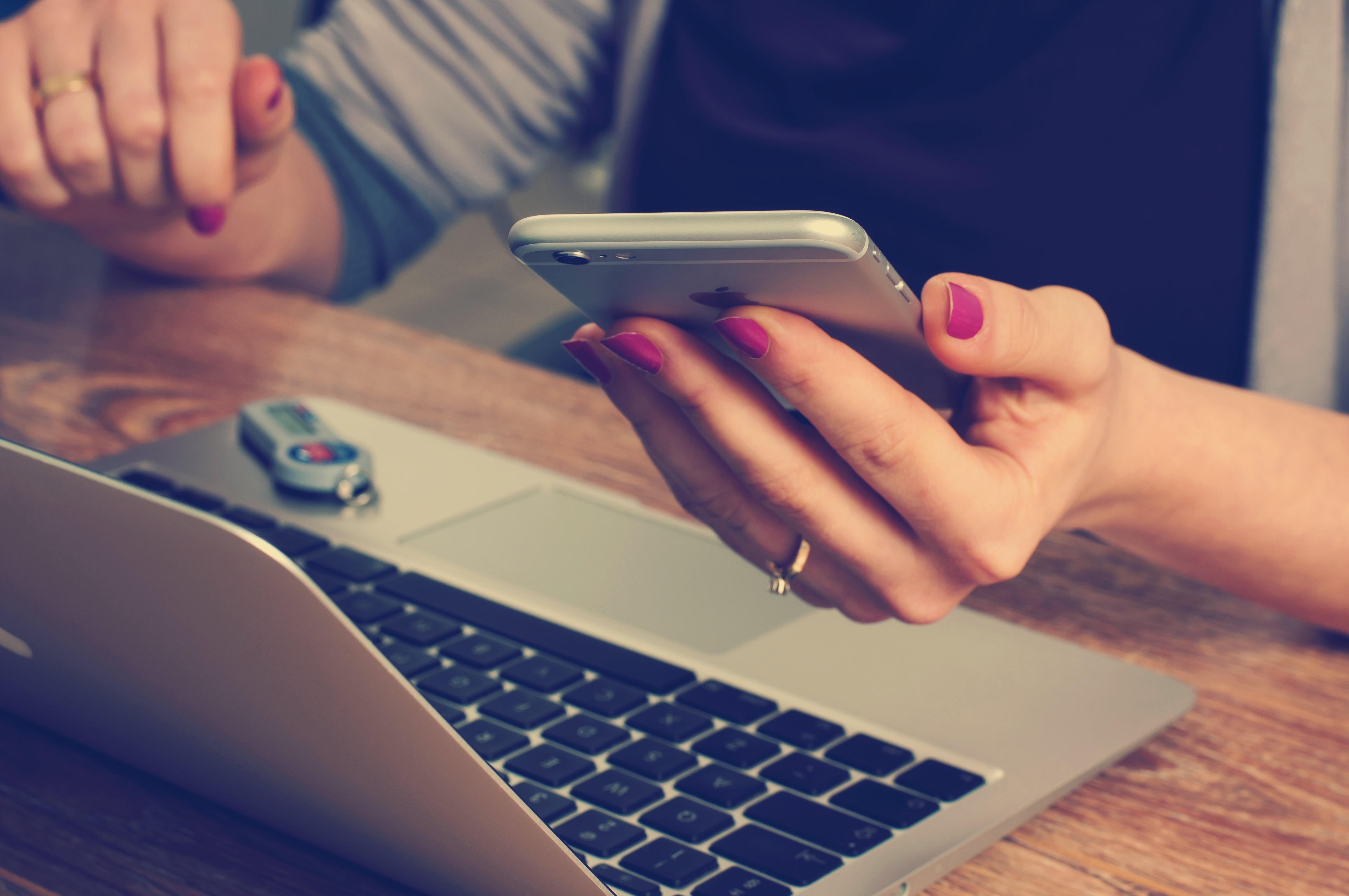 An on-line small business wants to to grow within clear limits, reach profitability and serve customers.