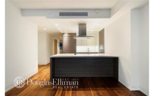 One more shot of the kitchen.