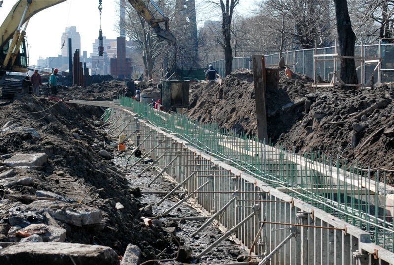 Construction at John V. Lindsay East River Park.