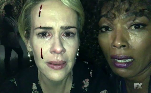 Sarah Paulson and Angela Bassett take a cute selfie together in American Horror Story: Roanoke.