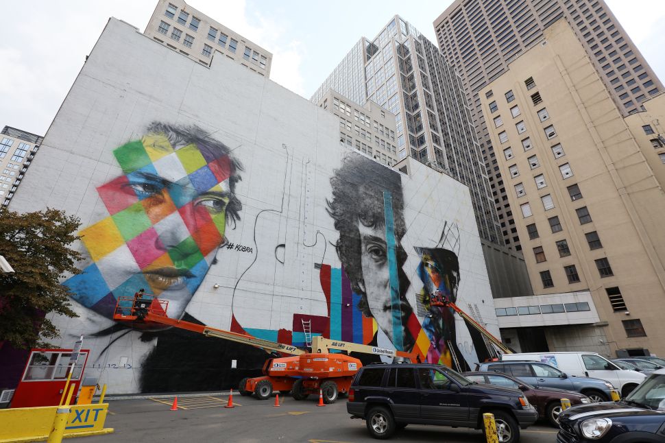 MINNEAPOLIS, MN - AUGUST 28: Brazilian artist Eduardo Kobra and his team paint a 60 foot by 150 foot mural of musician Bob Dylan on the side of a building on August 28, 2015 in Minneapolis, Minnesota. Over the next two weeks, Kobra and his team of three Brazilian artists and two from Minnesota, will finish the painting of Dylan, a Minnesota native.