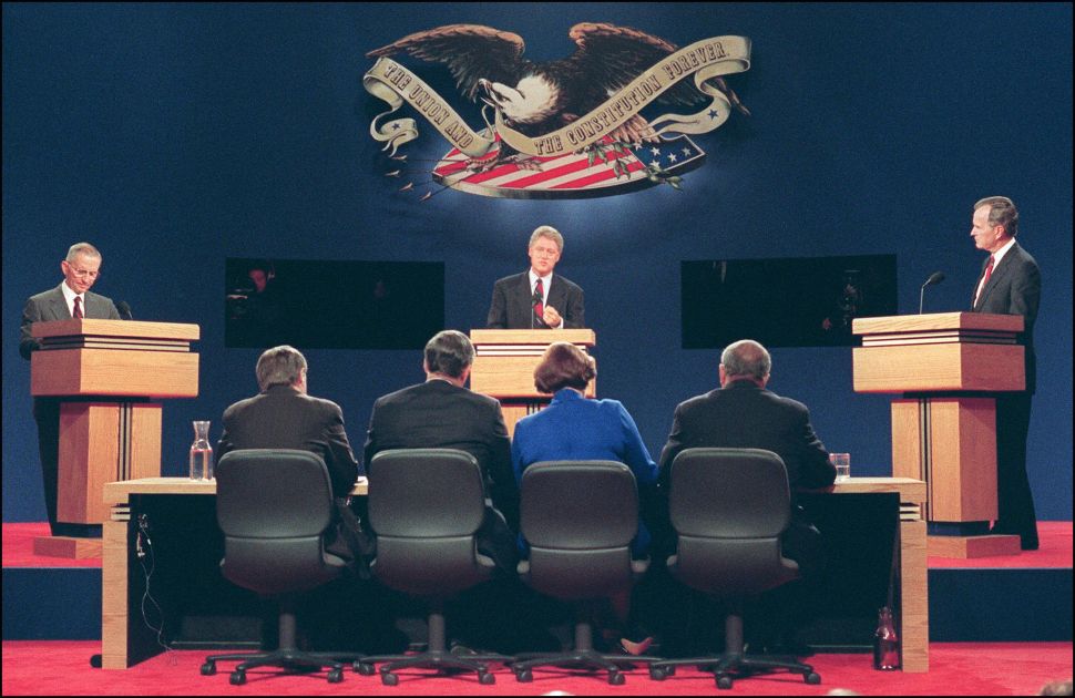 Democratic presidential candidate Bill Clinton (c), US President George Bush (r) and presidential candidate Ross Perot (l) in a picture taken 11 October 1992 in Saint Louis answer questions at the athletic center at Washington University