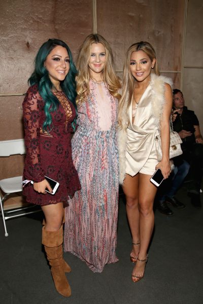 Gabi and Niki Demartino with Drew Barrymore.