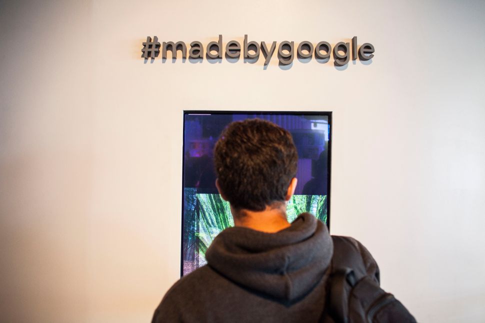 SAN FRANCISCO, CA - OCTOBER 04: Members of the media examine Google's Pixel phone during an event to introduce Google hardware products on October 4, 2016 in San Francisco, California. Google unveils new products including the Google Pixel Phone making a jump into the mobile device market.
