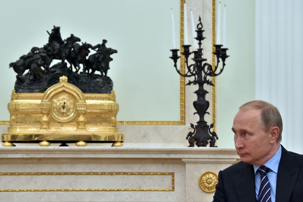 Russian President Vladimir Putin meets with Prince Albert II of Monaco (not pictured) at the Kremlin in Moscow on October 6, 2016. / AFP / POOL AND AFP / YURI KADOBNOV 