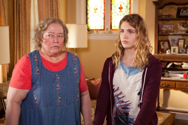 Kathy Bates and Sophie Nélisse in The Great Gilly Hopkins.