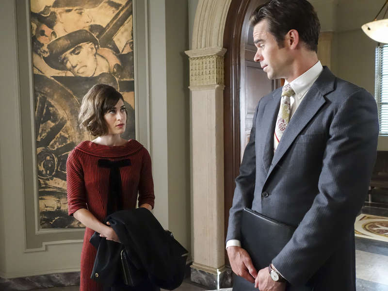 Lizzy Caplan as Virginia Johnson and David Walton as Abe Perlman.