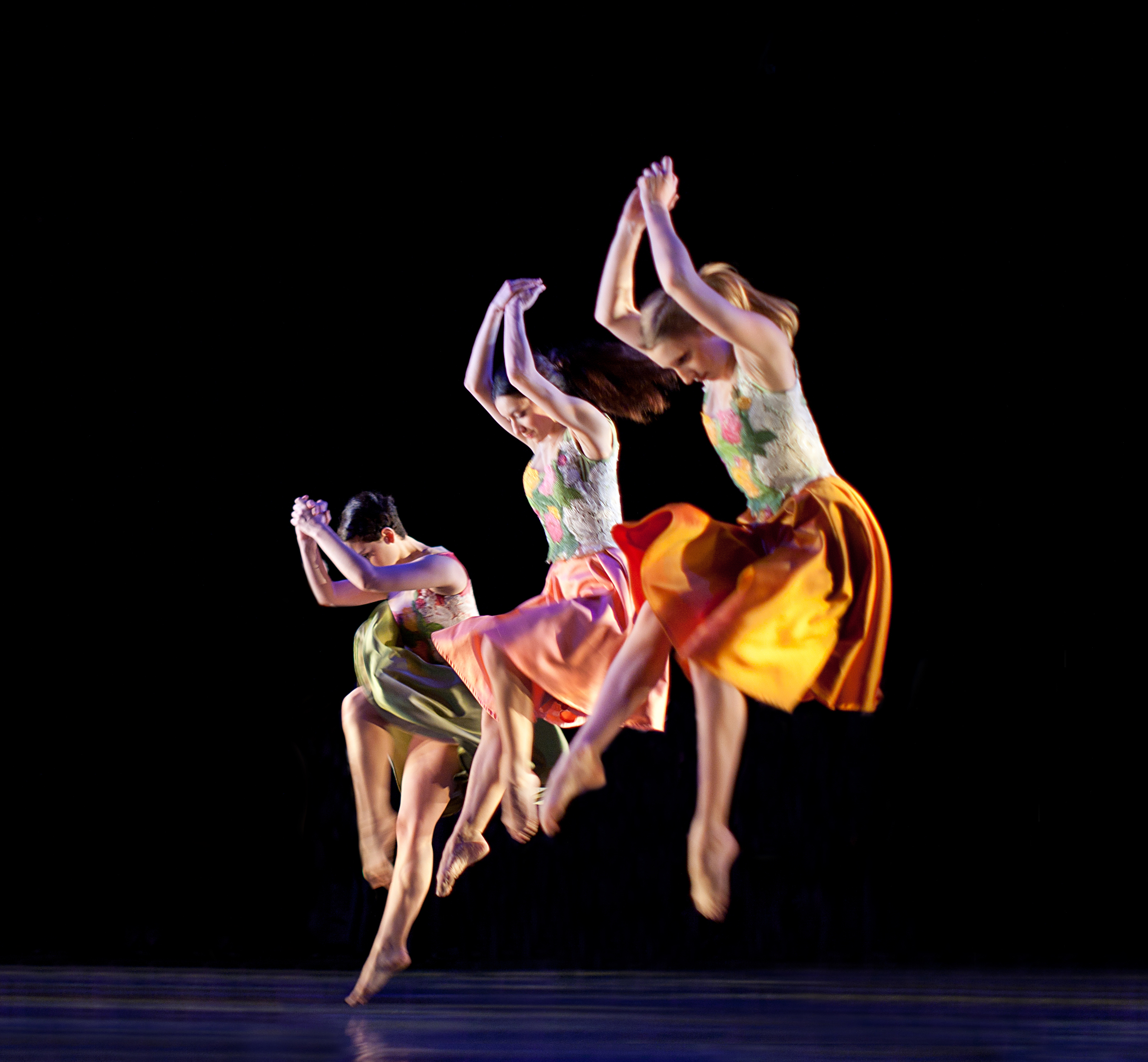 richard-alston-dance-company_rejoice-in-the-lamb_marianna-krempeniou-nancy-nerantzi-and-elly-braund.