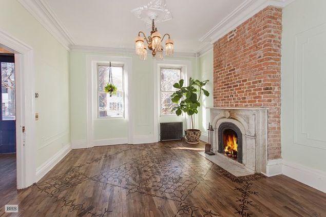 Cyber Monday sale for Lake Bell's brownstone?
