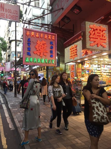 Sole Cecchi demonstrating some Hong Kong appropriate fashion.