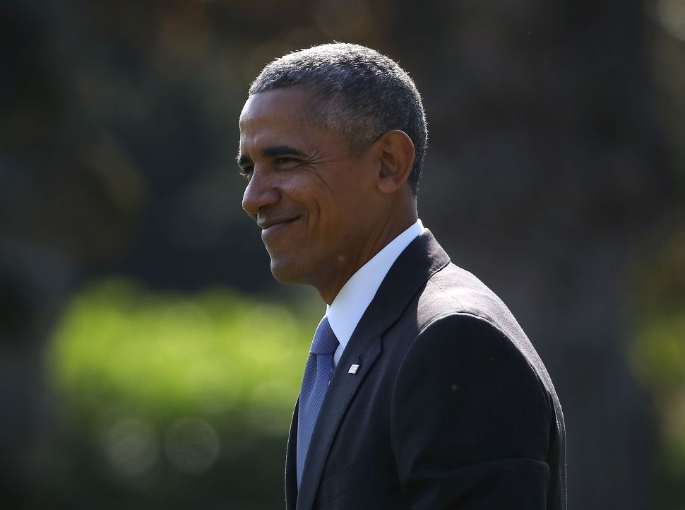 US President Barack Obama walks toward Marine One while departing from the White House, November 2, 2016 in Washington, DC. President Obama is traveling to North Carolina and Florida to campaign for Democratic presidential nominee Hillary Clinton.