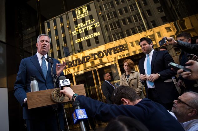 New York City mayor Bill de Blasio speaks to the press in front of Trump Tower after his meeting with president-elect Donald Trump on November 16th 2016.