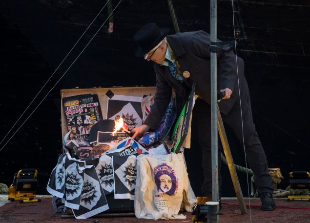 LONDON, ENGLAND - NOVEMBER 26: Joe Corre, the son of Vivienne Westwood and Sex Pistols creator Malcolm McLaren burns his entire £5 million punk collection on November 26, 2016 in London, England. Joe Corre burnt the rare punk memorabilia in protest saying punk has no solutions for today's youth and is 'conning the young'. (Photo by John Phillips/Getty Images)
