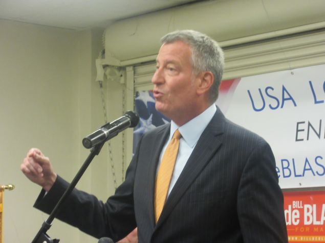 Mayor Bill de Blasio kicked off his 2017 reelection campaign with an endorsement from the Uniformed Sanitationmen's Association.