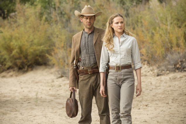 Evan Rachel Wood as Dolores and Jimmi Simpson as William.