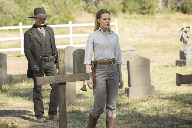 Ed Harris as the Man in Black and Evan Rachel Wood as Dolores.