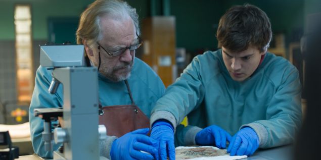 Brian Cox and Emile Hirsch in The Autopsy of Jane Doe.