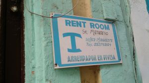 A typical sign seen on many homes with space to let in Habana Vieja.