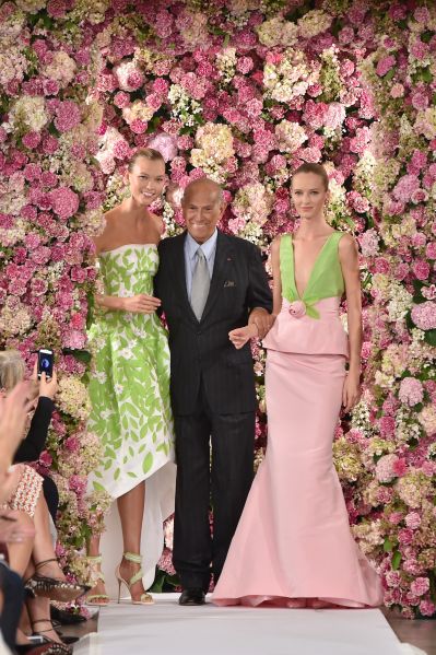 Designer Oscar de la Renta takes his final bow.
