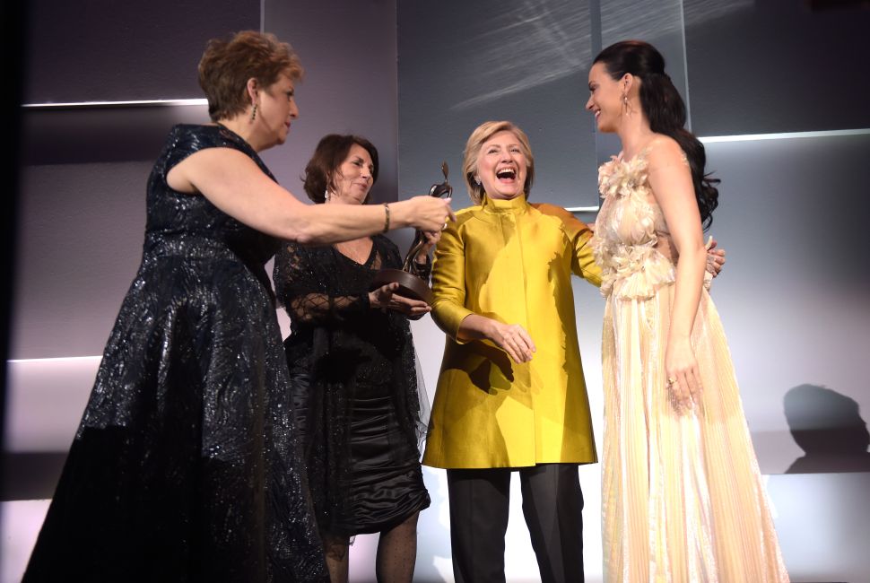 (L-R) Caryl Stern, Pamela Fiori, and Hillary Clinton present the Audrey Hepburn Humanitarian Award to Honoree Katy Perry during the 12th annual UNICEF Snowflake Ball at Cipriani Wall Street on November 29, 2016 in New York City.