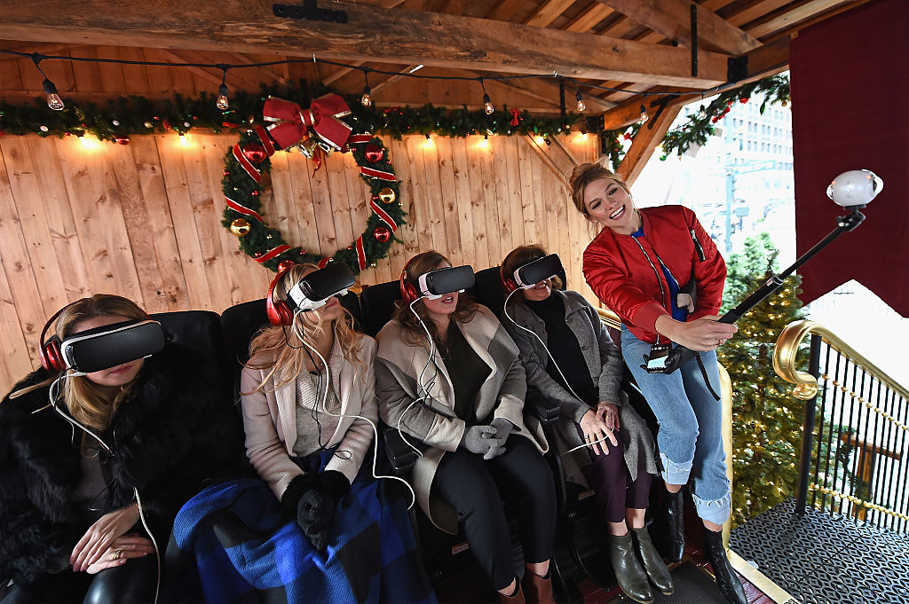 NEW YORK, NY - DECEMBER 19: Karlie Kloss (R) and her family stop by the 4D VR Sleigh Ride Experience at Samsung VR Presents: The Night Before in Herald Square on December 19, 2016 in New York City. (Photo by Ilya S. Savenok/Getty Images for Samsung)