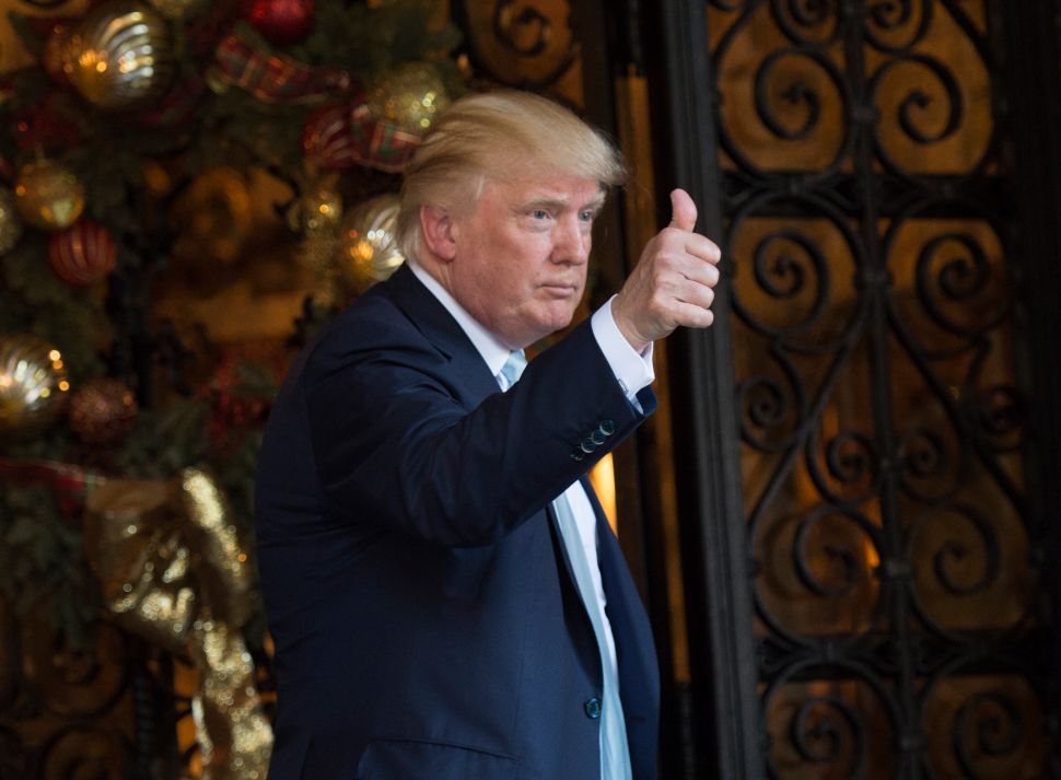 US President-elect Donald Trump speaks to reporters between meetings December 28, 2016 at Mar-a-Lago in Palm Beach, Florida. / AFP / DON EMMERT