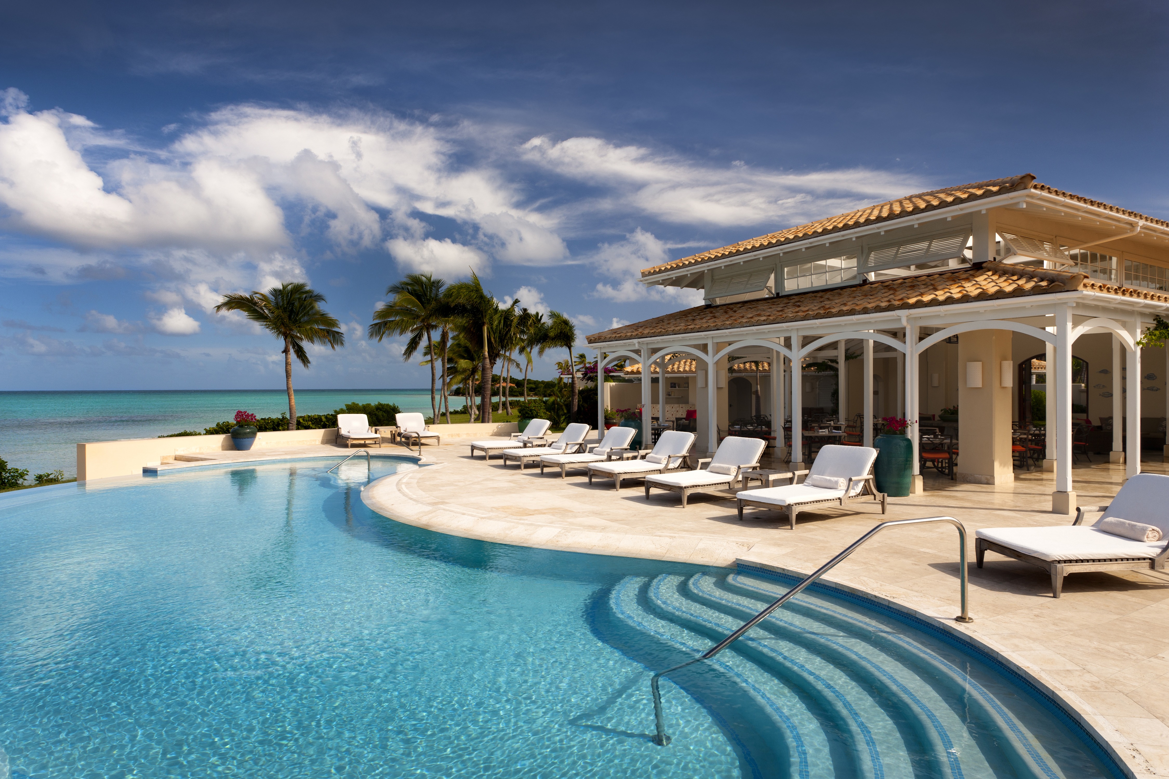 Doesn't this view make you want to work out, instead of swim or drink?