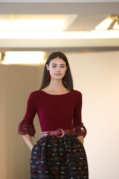 Sleek lock spotted at Oscar de la Renta.
