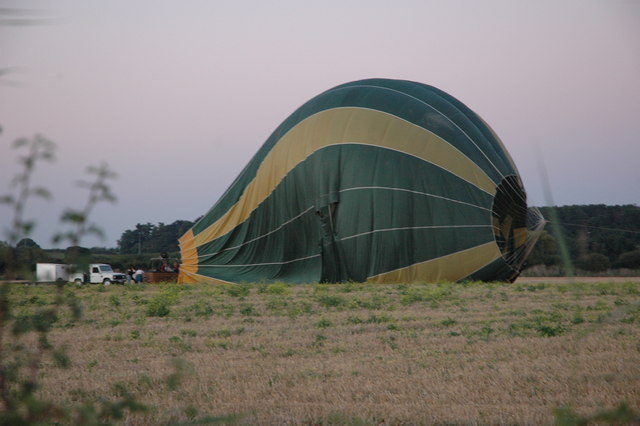 hot_air_balloon_at_baughton_-_geograph-org-uk_-_548819