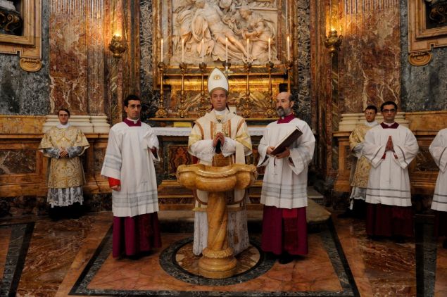 Jude Law as Lenny Belardo and Javier Cámara as Cardinal Gutierrez.