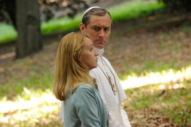Ludivine Sagnier as Esther and Jude Law as Lenny Belardo.