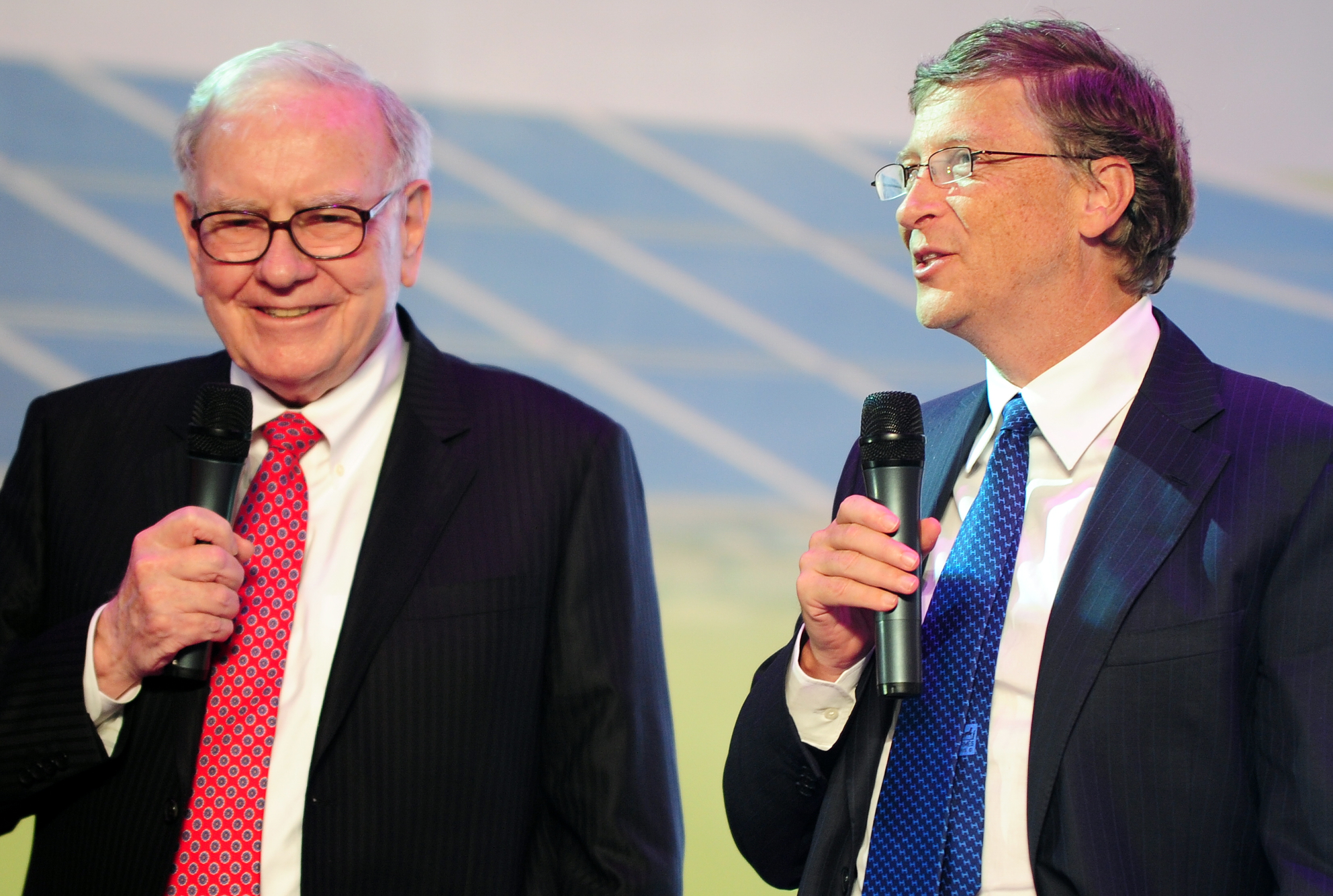 Warren Buffett (L) and Bill Gates (R) are two of the eight men that have as much wealth as 50% of the world.