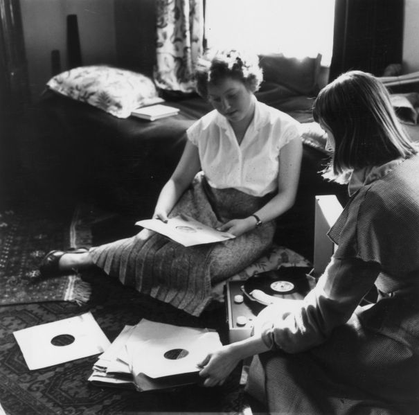 Teenage girls playing their 78 rpm records. 