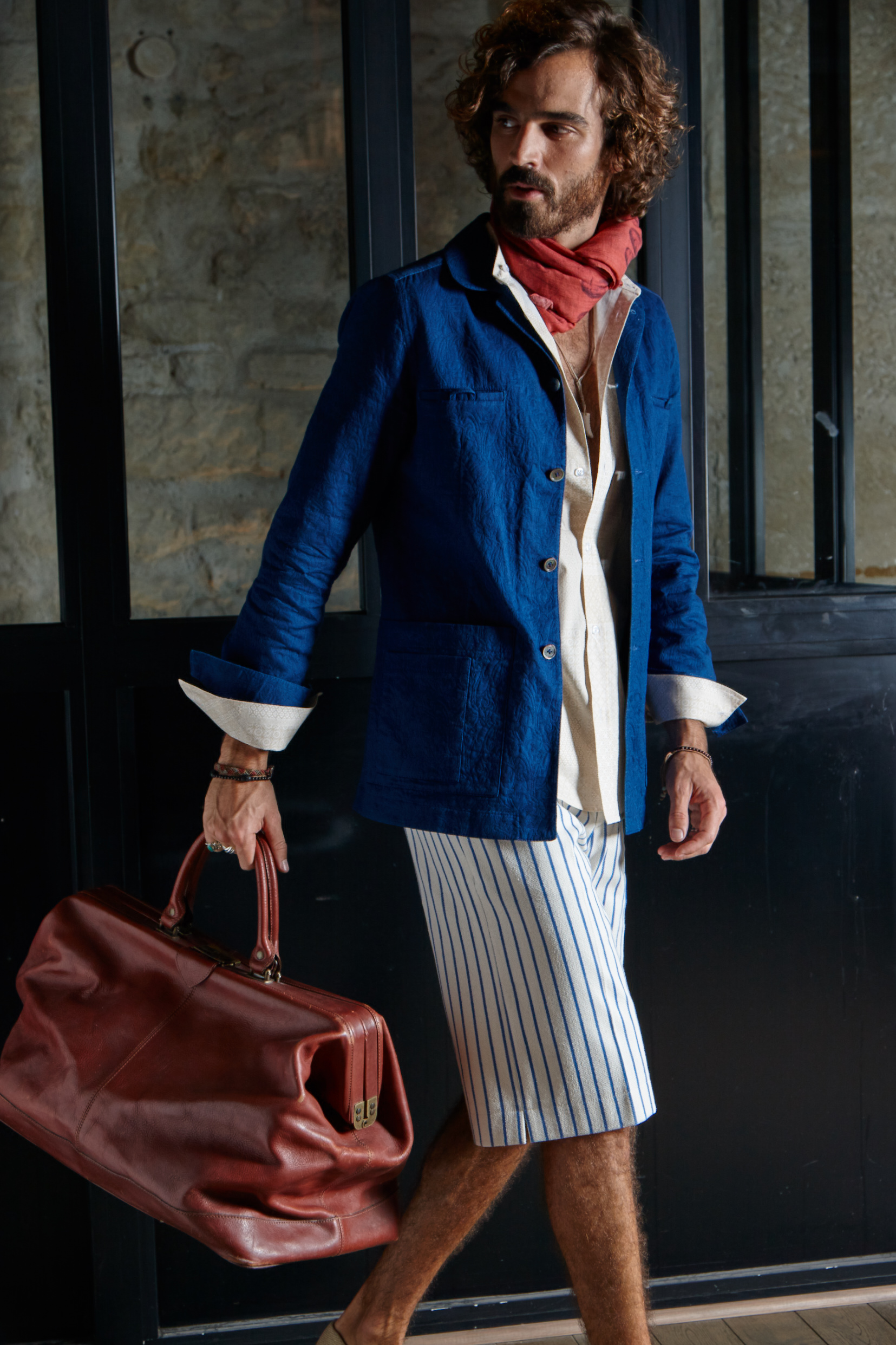 Unlined cotton shirt jacket in navy.