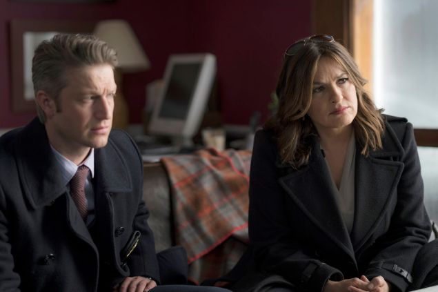 Peter Scanavino as Dominick "Sonny" Carisi, and Mariska Hargitay as Lieutenant Olivia Benson.